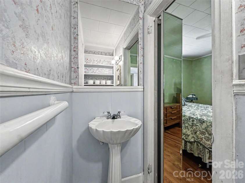 832 Baker Street, Statesville, NC 28677.  MLS# CAR4412636, YatesRealty ID 42290. 
