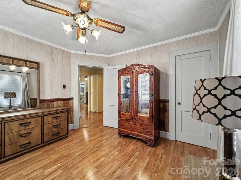 832 Baker Street, Statesville, NC 28677.  MLS# CAR4412636, YatesRealty ID 42290. 