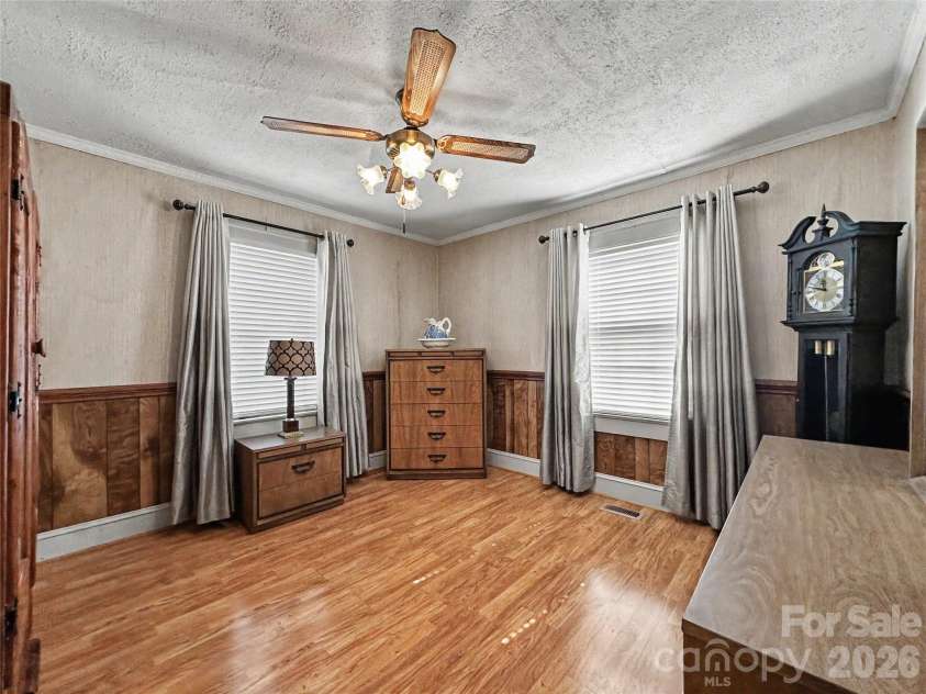 832 Baker Street, Statesville, NC 28677.  MLS# CAR4412636, YatesRealty ID 42290. 