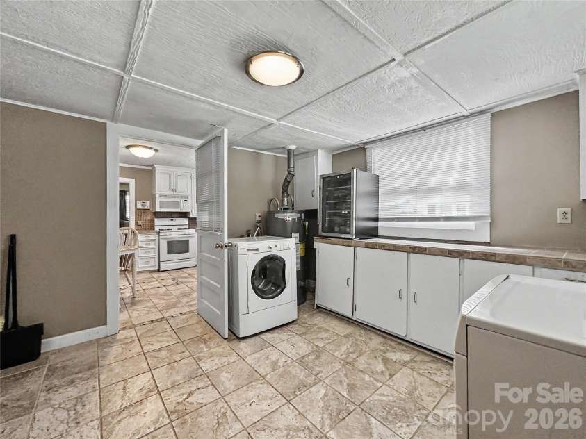 832 Baker Street, Statesville, NC 28677.  MLS# CAR4412636, YatesRealty ID 42290. 