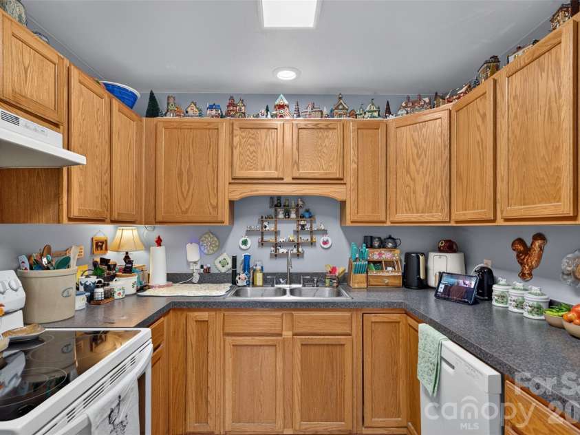 1007 Field Swallow Way, Clover, SC 29710.  MLS# CAR4412701, YatesRealty ID 42291. 