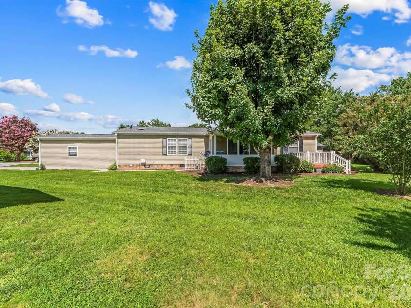 208 Red Birch Court, Hendersonville, NC 28739.  MLS# CAR4412224, YatesRealty ID 42292. 