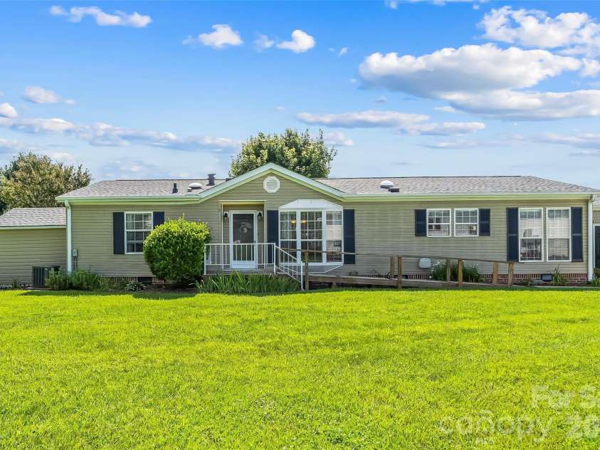208 Red Birch Court, Hendersonville, NC 28739.  MLS# CAR4412224, YatesRealty ID 42292. 