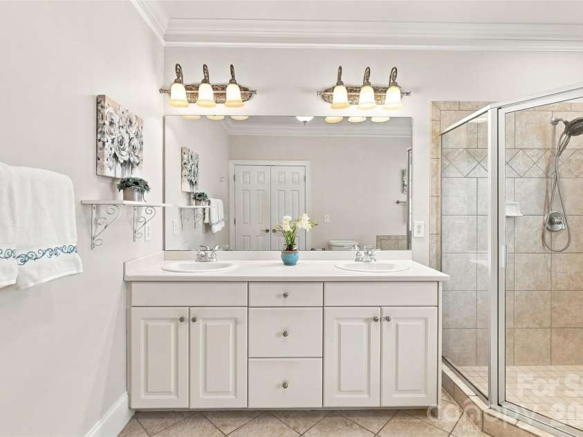 804 Talking Stick Lane, Fort Mill, SC 29708.  MLS# CAR4412697, YatesRealty ID 42293. Dual vanities