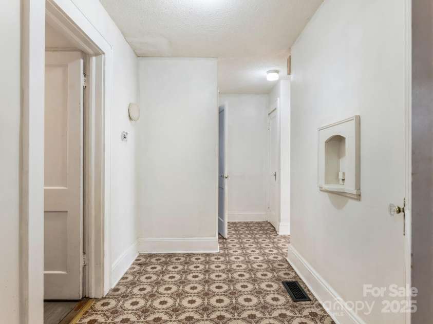 1008 Mable Avenue, Kannapolis, NC 28083.  MLS# CAR4322240, YatesRealty ID 423. Hallway