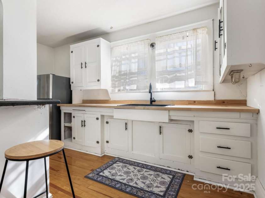 1008 Mable Avenue, Kannapolis, NC 28083.  MLS# CAR4322240, YatesRealty ID 423. Kitchen