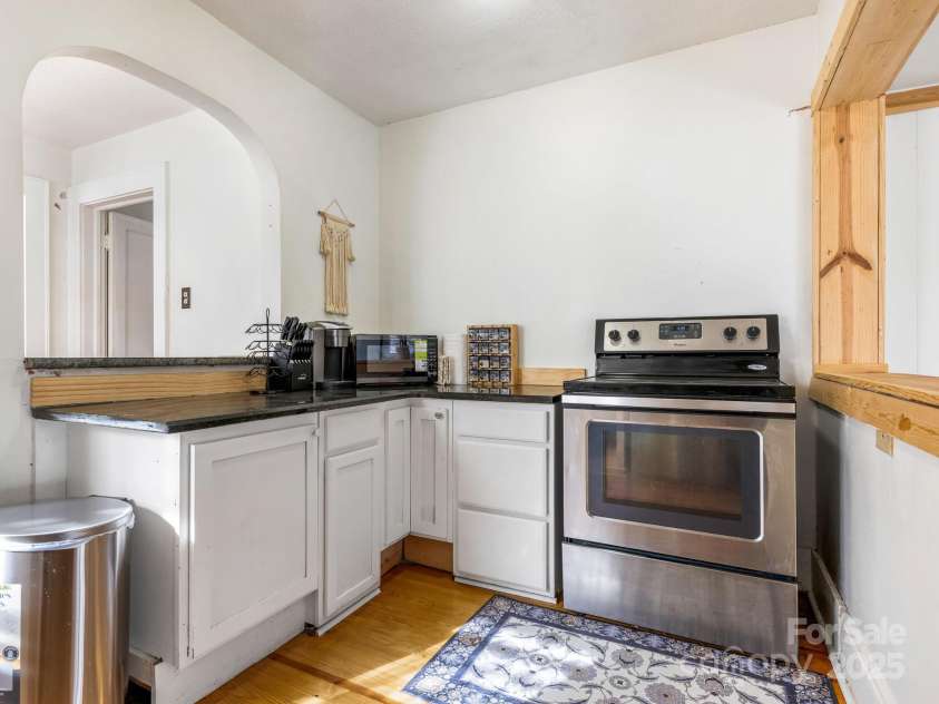 1008 Mable Avenue, Kannapolis, NC 28083.  MLS# CAR4322240, YatesRealty ID 423. Kitchen