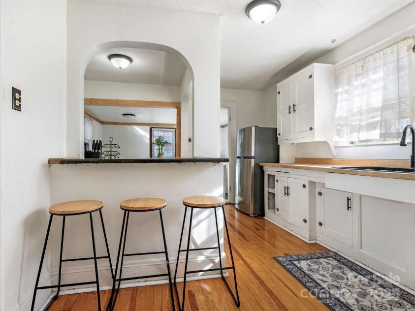 1008 Mable Avenue, Kannapolis, NC 28083.  MLS# CAR4322240, YatesRealty ID 423. Kitchen Bar