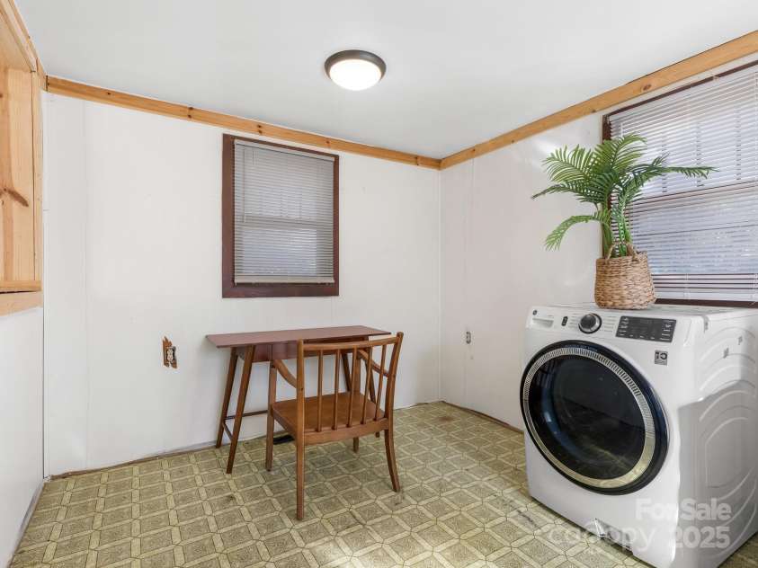 1008 Mable Avenue, Kannapolis, NC 28083.  MLS# CAR4322240, YatesRealty ID 423. Utility Room