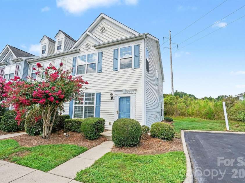 4759 Stoney Branch Drive, Charlotte, NC 28216.  MLS# CAR4412649, YatesRealty ID 42301. 