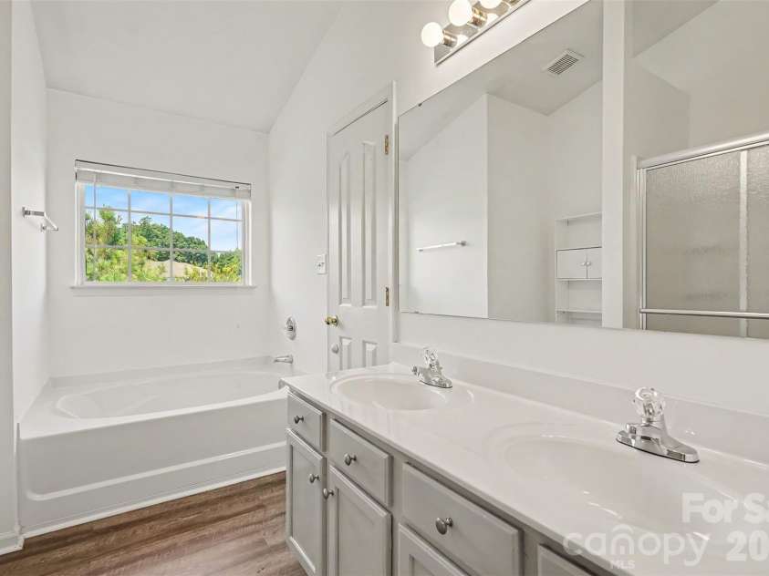 4759 Stoney Branch Drive, Charlotte, NC 28216.  MLS# CAR4412649, YatesRealty ID 42301. 