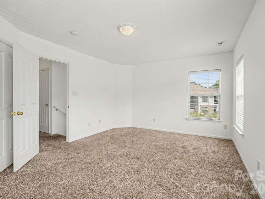 4759 Stoney Branch Drive, Charlotte, NC 28216.  MLS# CAR4412649, YatesRealty ID 42301. 
