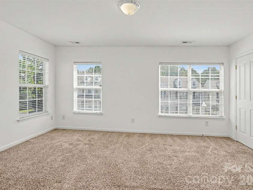 4759 Stoney Branch Drive, Charlotte, NC 28216.  MLS# CAR4412649, YatesRealty ID 42301. 