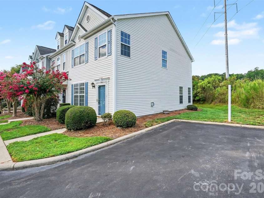 4759 Stoney Branch Drive, Charlotte, NC 28216.  MLS# CAR4412649, YatesRealty ID 42301. 