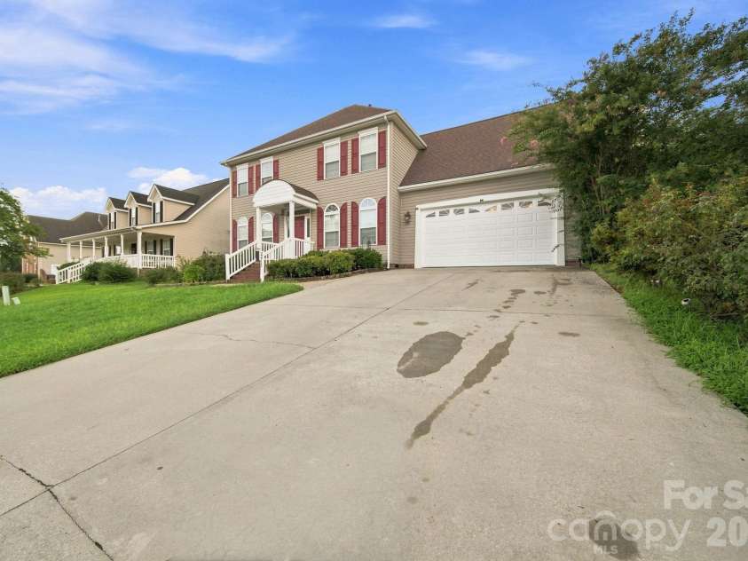 2415 Sweetbriar Lane, Rock Hill, SC 29732.  MLS# CAR4412828, YatesRealty ID 42303. 