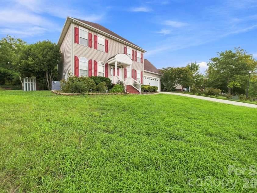 2415 Sweetbriar Lane, Rock Hill, SC 29732.  MLS# CAR4412828, YatesRealty ID 42303. 