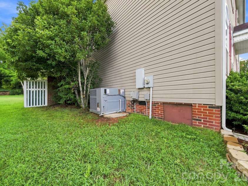 2415 Sweetbriar Lane, Rock Hill, SC 29732.  MLS# CAR4412828, YatesRealty ID 42303. 