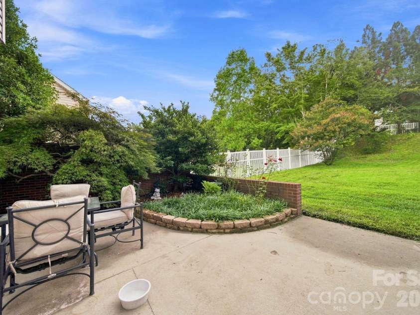 2415 Sweetbriar Lane, Rock Hill, SC 29732.  MLS# CAR4412828, YatesRealty ID 42303. 