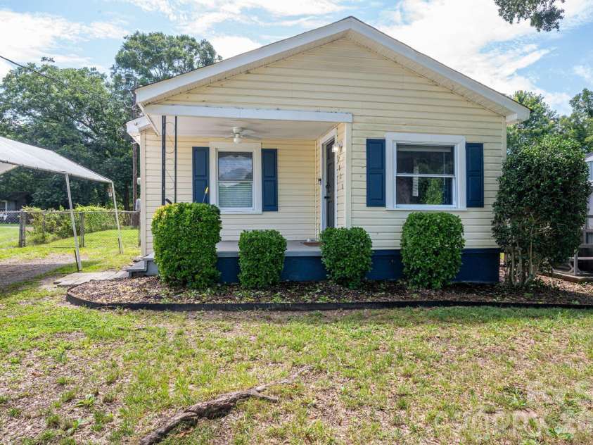 2820 Westview Street, Gastonia, NC 28056.  MLS# CAR4412830, YatesRealty ID 42307. 