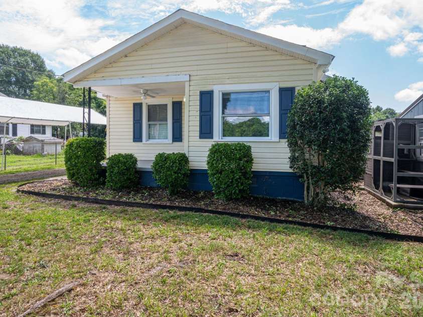 2820 Westview Street, Gastonia, NC 28056.  MLS# CAR4412830, YatesRealty ID 42307. 