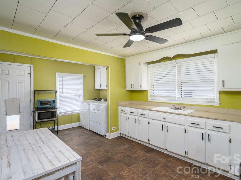2820 Westview Street, Gastonia, NC 28056.  MLS# CAR4412830, YatesRealty ID 42307. 