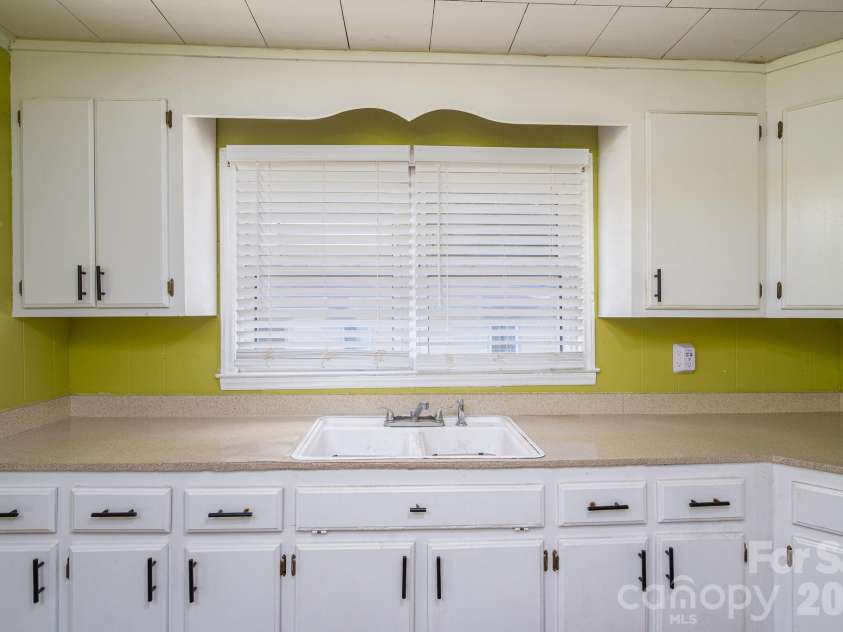 2820 Westview Street, Gastonia, NC 28056.  MLS# CAR4412830, YatesRealty ID 42307. 