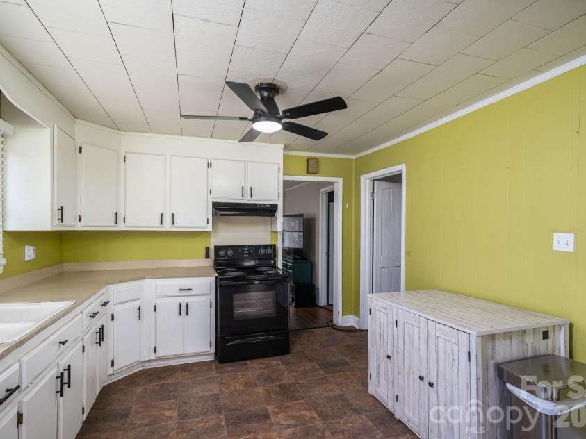2820 Westview Street, Gastonia, NC 28056.  MLS# CAR4412830, YatesRealty ID 42307. 