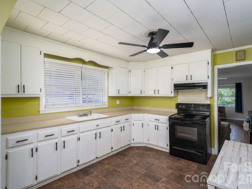 2820 Westview Street, Gastonia, NC 28056.  MLS# CAR4412830, YatesRealty ID 42307. 