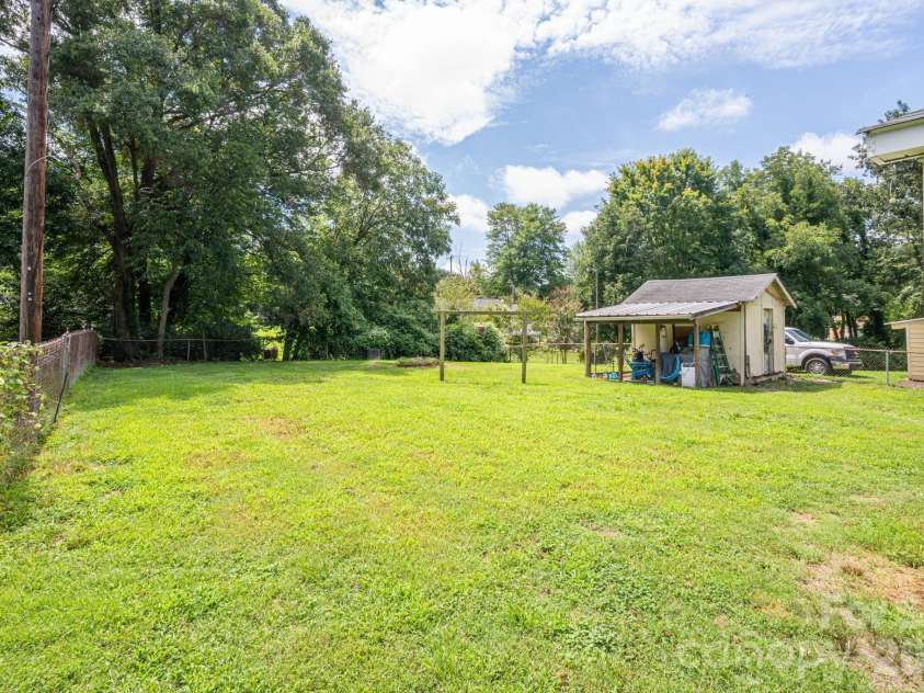 2820 Westview Street, Gastonia, NC 28056.  MLS# CAR4412830, YatesRealty ID 42307. 