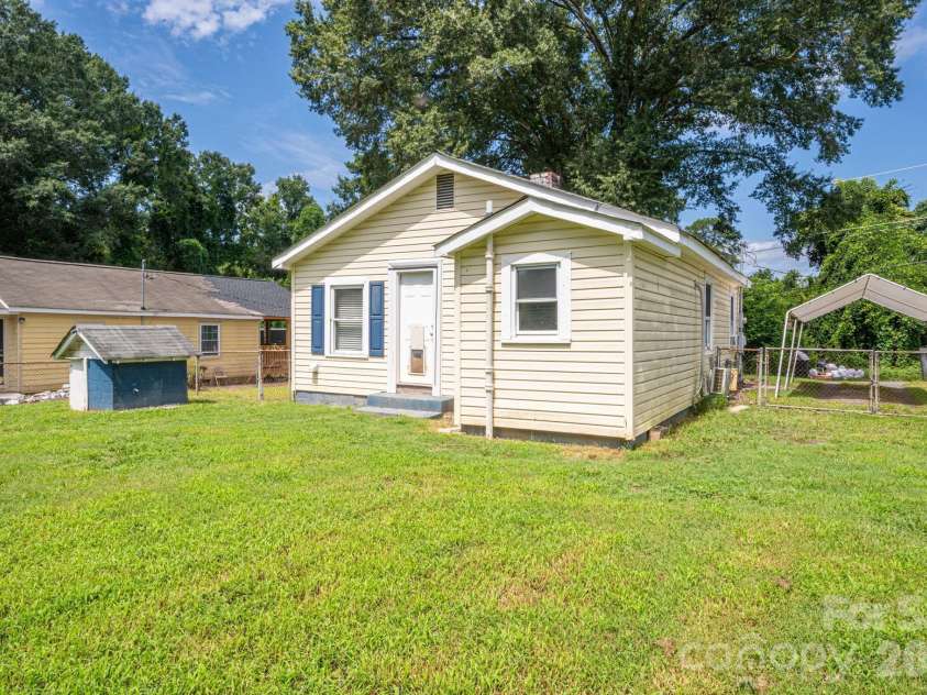 2820 Westview Street, Gastonia, NC 28056.  MLS# CAR4412830, YatesRealty ID 42307. 