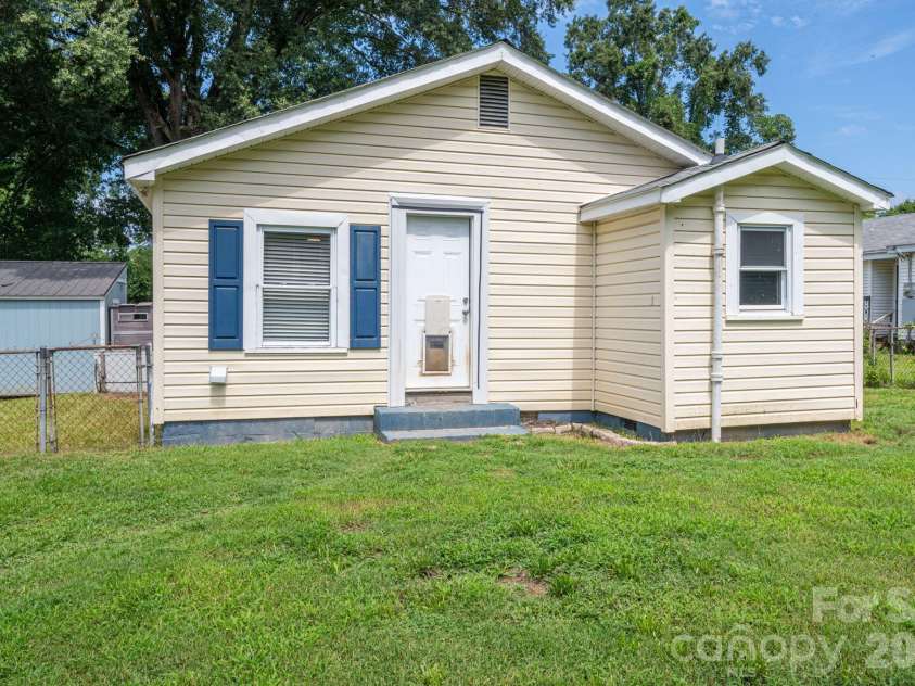 2820 Westview Street, Gastonia, NC 28056.  MLS# CAR4412830, YatesRealty ID 42307. 