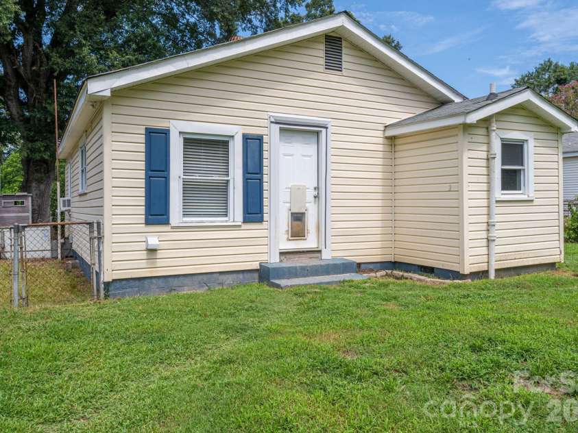 2820 Westview Street, Gastonia, NC 28056.  MLS# CAR4412830, YatesRealty ID 42307. 