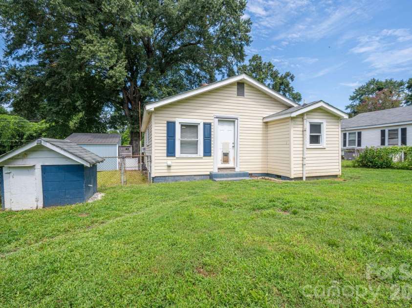 2820 Westview Street, Gastonia, NC 28056.  MLS# CAR4412830, YatesRealty ID 42307. 