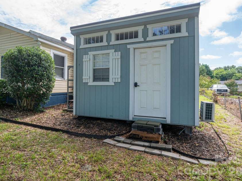 2820 Westview Street, Gastonia, NC 28056.  MLS# CAR4412830, YatesRealty ID 42307. 