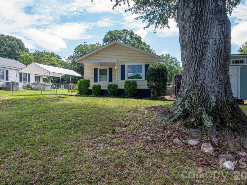 2820 Westview Street, Gastonia, NC 28056.  MLS# CAR4412830, YatesRealty ID 42307. 