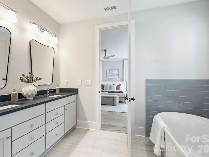 131 Gregg Street, Charlotte, NC 28208.  MLS# CAR4412148, YatesRealty ID 42308. 