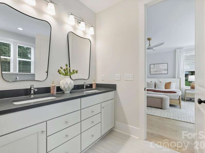 131 Gregg Street, Charlotte, NC 28208.  MLS# CAR4412148, YatesRealty ID 42308. 