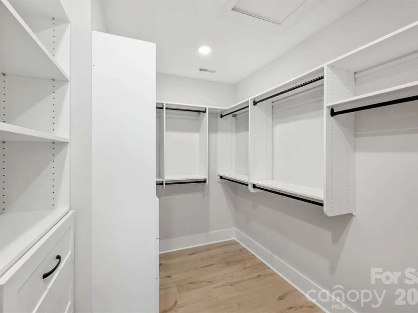 131 Gregg Street, Charlotte, NC 28208.  MLS# CAR4412148, YatesRealty ID 42308. 