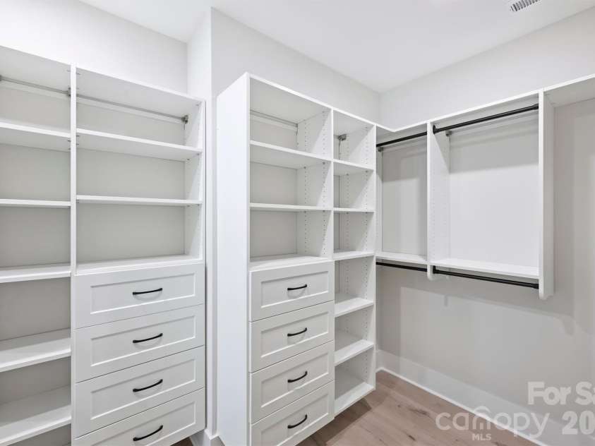 131 Gregg Street, Charlotte, NC 28208.  MLS# CAR4412148, YatesRealty ID 42308. 