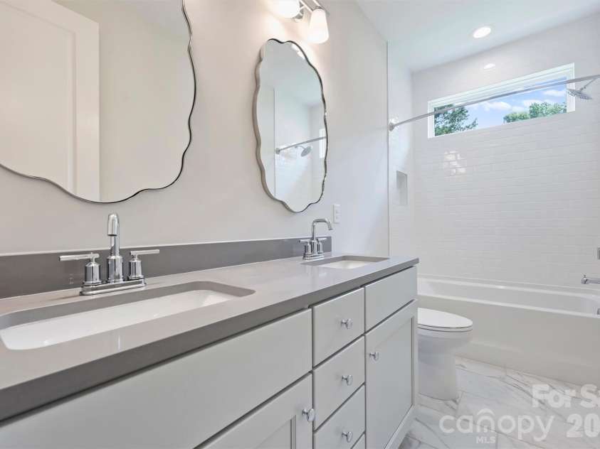 131 Gregg Street, Charlotte, NC 28208.  MLS# CAR4412148, YatesRealty ID 42308. 