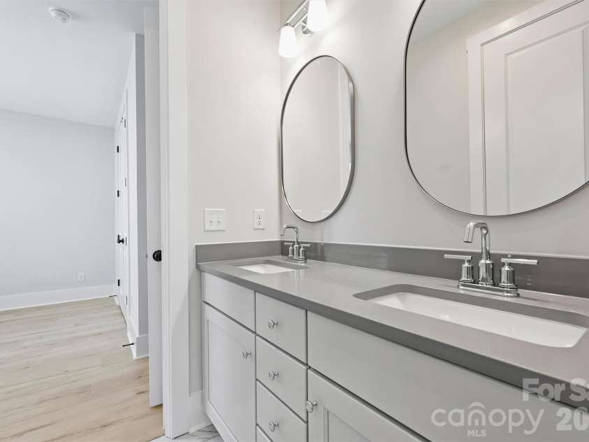 131 Gregg Street, Charlotte, NC 28208.  MLS# CAR4412148, YatesRealty ID 42308. 
