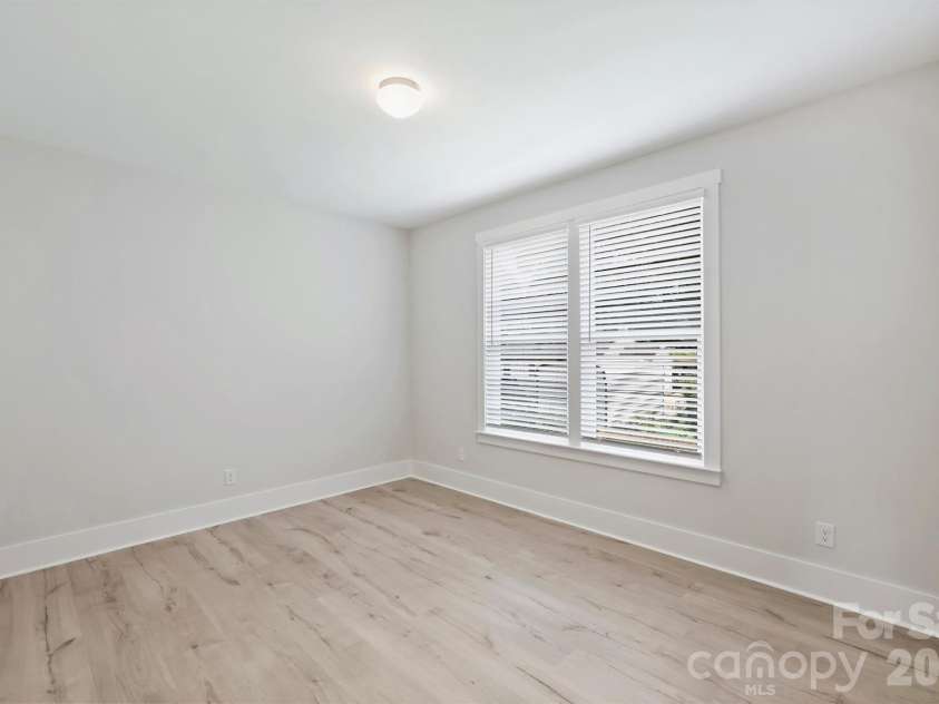 131 Gregg Street, Charlotte, NC 28208.  MLS# CAR4412148, YatesRealty ID 42308. 