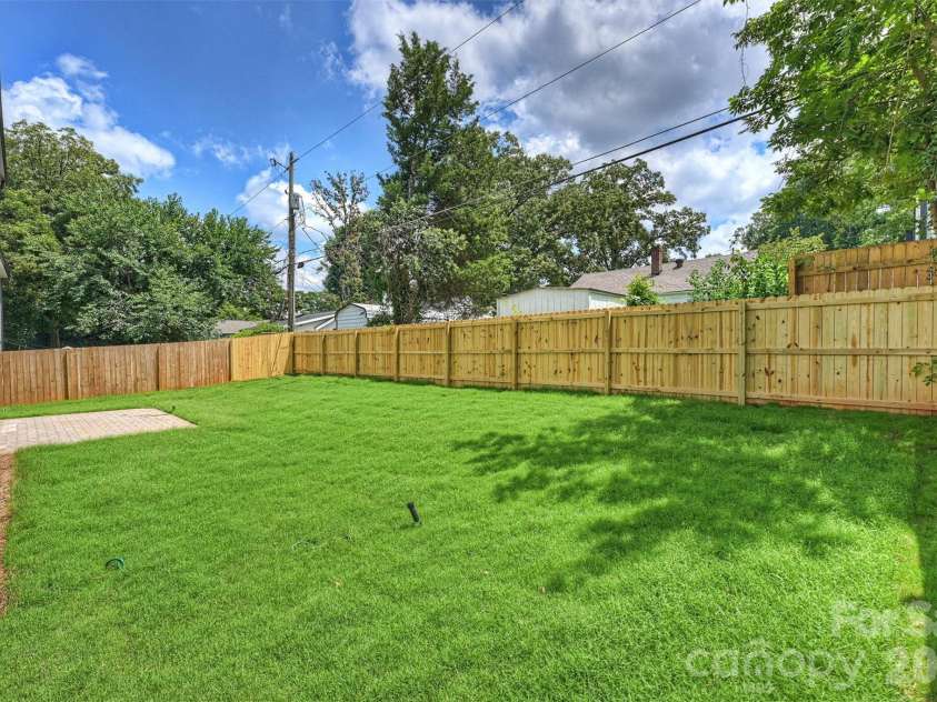131 Gregg Street, Charlotte, NC 28208.  MLS# CAR4412148, YatesRealty ID 42308. 