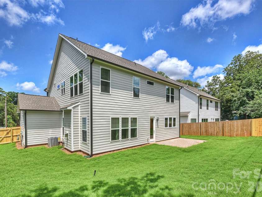 131 Gregg Street, Charlotte, NC 28208.  MLS# CAR4412148, YatesRealty ID 42308. 