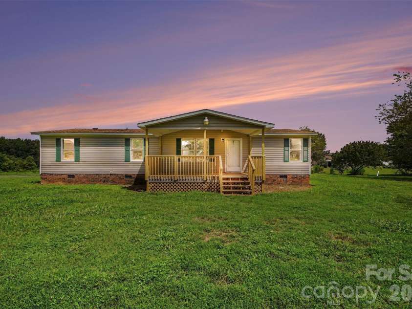 2721 New Salem Road, Monroe, NC 28110.  MLS# CAR4412833, YatesRealty ID 42309. Welcome Home!