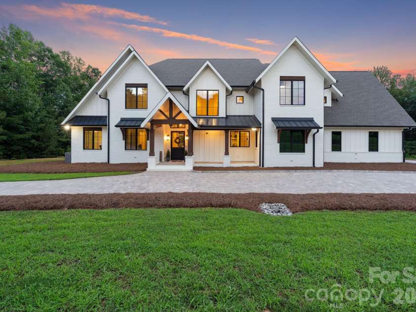 2905 McNeely Farms Drive, Waxhaw, NC 28173.  MLS# CAR4410554, YatesRealty ID 42313. 