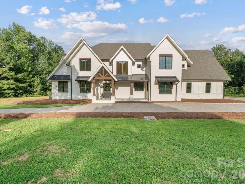 2905 McNeely Farms Drive, Waxhaw, NC 28173.  MLS# CAR4410554, YatesRealty ID 42313. 