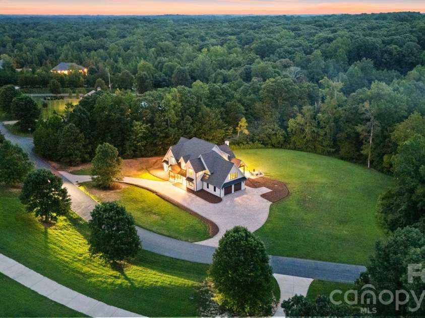 2905 McNeely Farms Drive, Waxhaw, NC 28173.  MLS# CAR4410554, YatesRealty ID 42313. 
