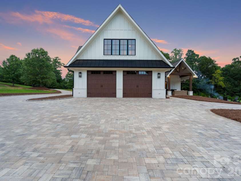 2905 McNeely Farms Drive, Waxhaw, NC 28173.  MLS# CAR4410554, YatesRealty ID 42313. 