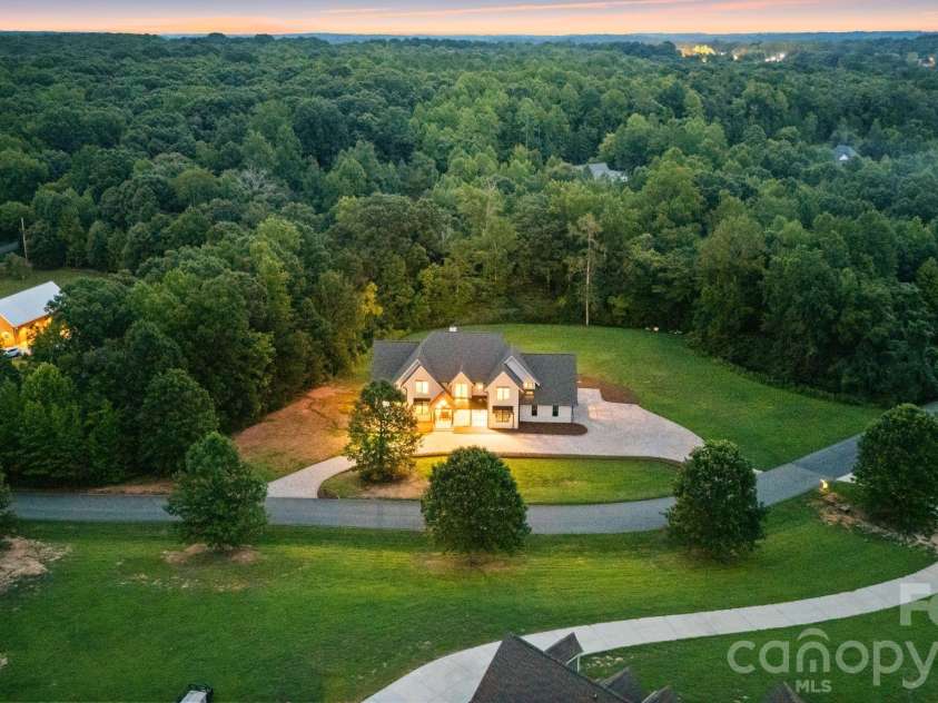 2905 McNeely Farms Drive, Waxhaw, NC 28173.  MLS# CAR4410554, YatesRealty ID 42313. 